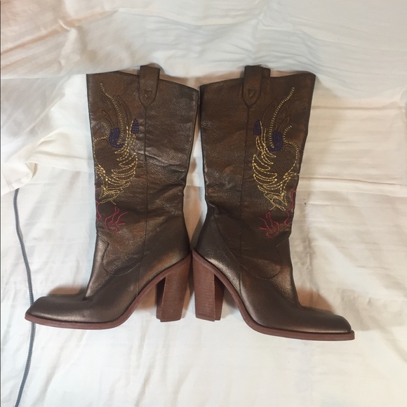 Gianni Bini woman’s heeled boot - Picture 3 of 4